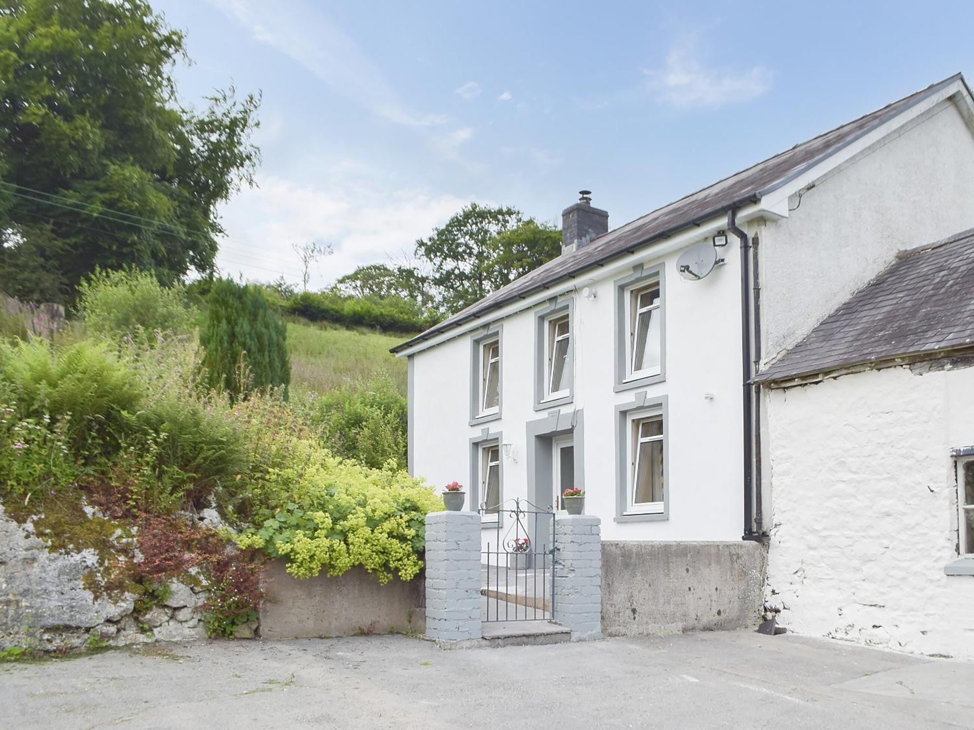 Typicca Farmhouse Brechfa Bagian luar foto