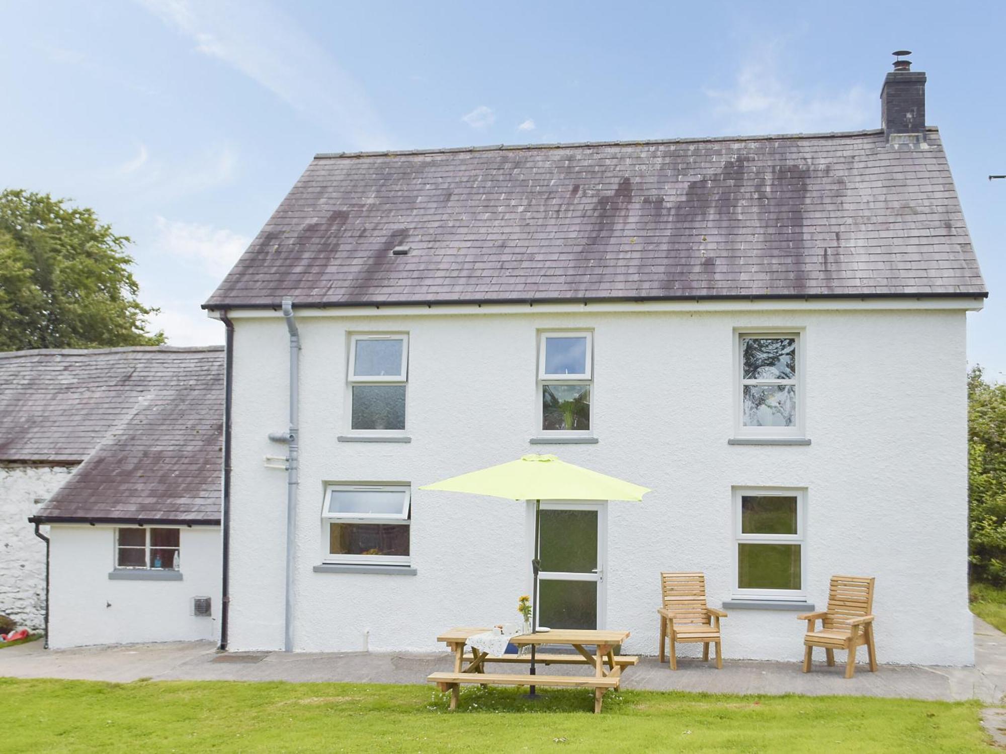 Typicca Farmhouse Brechfa Bagian luar foto